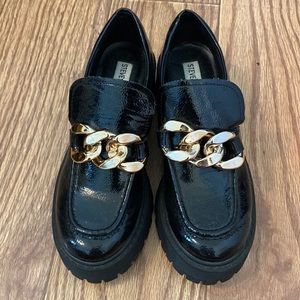 Patent leather platform Steve Madden loafers with gold chain. Amazing condition.